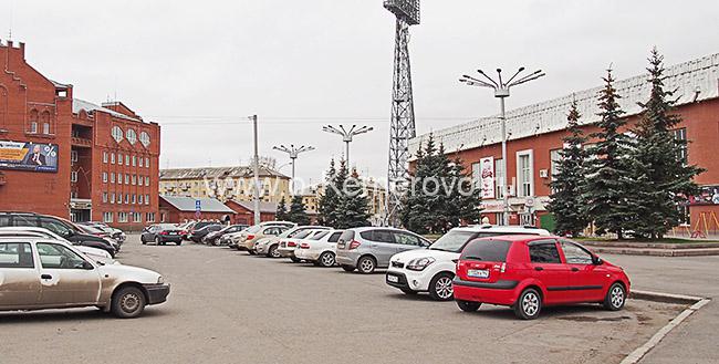 Стоянка для автотранспорта на площади Кирова в Кемерово