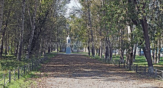 Памятник Ленину у Химпрома в Кемерово Памятник Ленину у Химпрома в Кемерово
