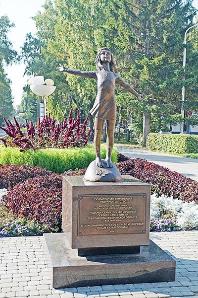 Скульптура "Радужное детство" в Кемерово Скульптура "Радужное детство" в Кемерово