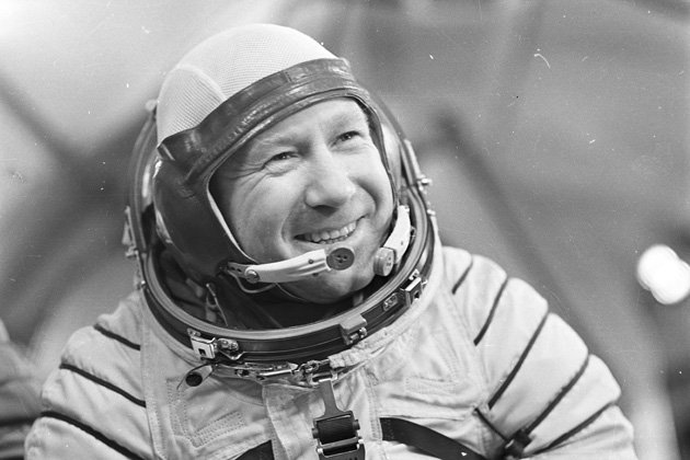 1-Aleksey-Leonov-posle-pervogo-polyota-v-kosmos-v-1965-godu.jpg