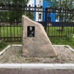 pamyatnik-geroyu-sovetskogo-soyuza-gnedinu-viktoru-aleksandrovichu-e1590857324146.jpg