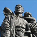 «Спасибо!» 11-schitaetsya-chto-poziroval-soldat-ivan-odarchenko-no-obraz-voina-osvoboditelya-sobiratelnyj.-i-cherty-masalova-tozhe-chuvstvuyutsya…-e1620365125238.png