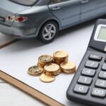 Лизинг автомобилей для таксопарков: стабильность в условиях конкуренции car-model-calculator-coins-white-table_1387-583