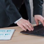 Арбитраж трафика: сколько реально можно заработать на гемблинге office-desktop-with-laptop-analytics_23-2148174104