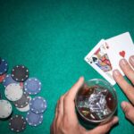 Онлайн казино - полный гид по игре, истории успеха и ключевым правилам poker-player-showing-jack-ace-card-with-casino-chips-green-poker-table_23-2147881216