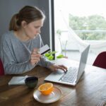 Микрокредит онлайн – как работает быстрый заем через интернет young-woman-making-online-shopping-with-credit-card-pc_1262-18800