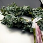 Венки на похороны – как выбрать и что важно знать pearl-bow-outdoor-pot-wedding_1304-3411